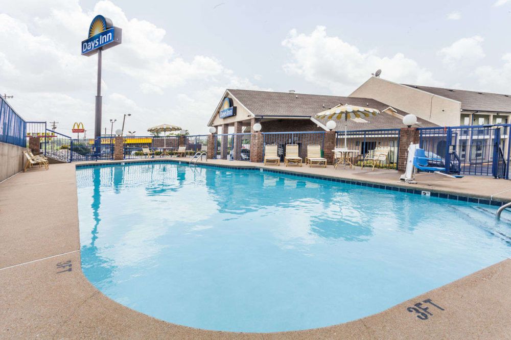 05963_pool_view_1