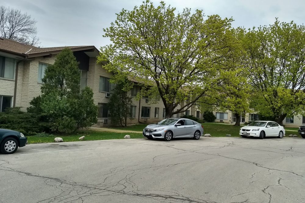 Parkside-Pool-Apartments